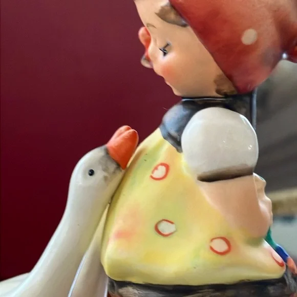 VINTAGE MJHUMMEL GOEBEL WGERMANY 47 3/0 #41 GOOSE GIRL FIGURINE 4” signed 1970’s - Picture 4 of 17